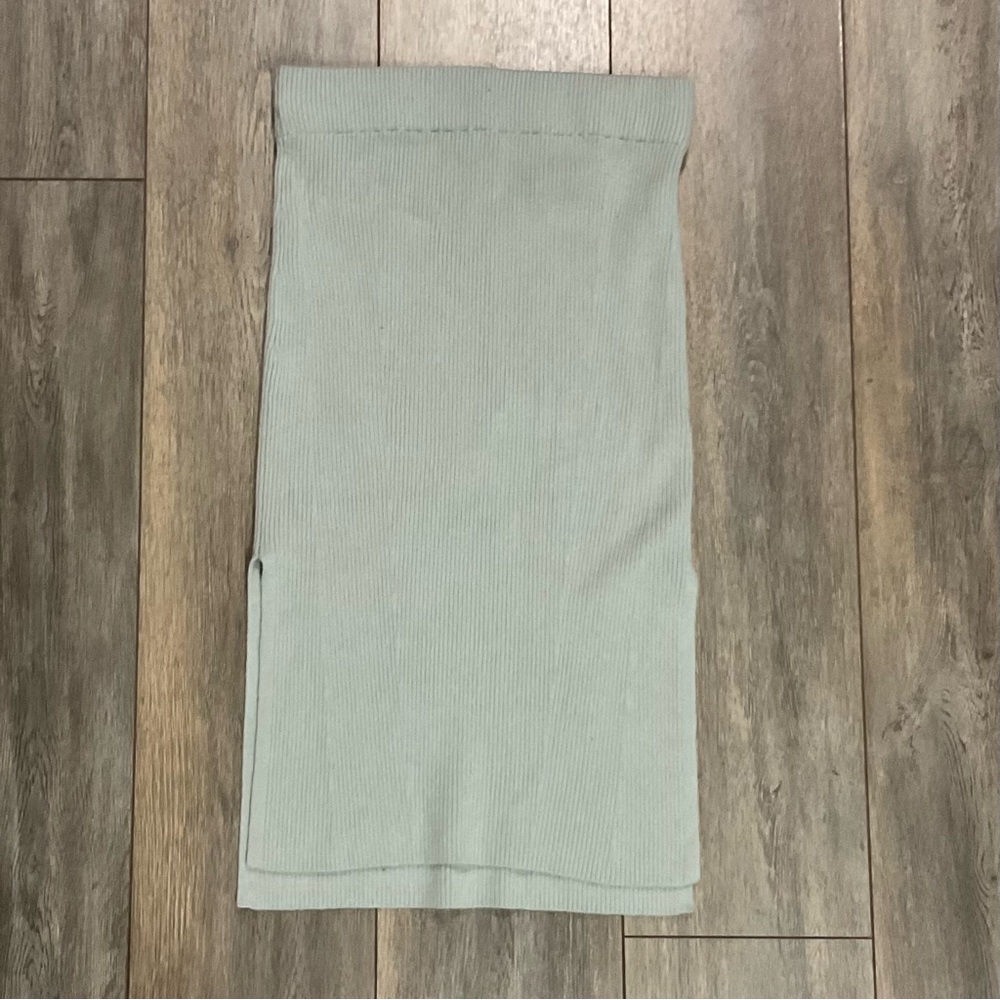 Abercrombie & Fitch Light Gray Ribbed Texture Midi Skirt, Size Small